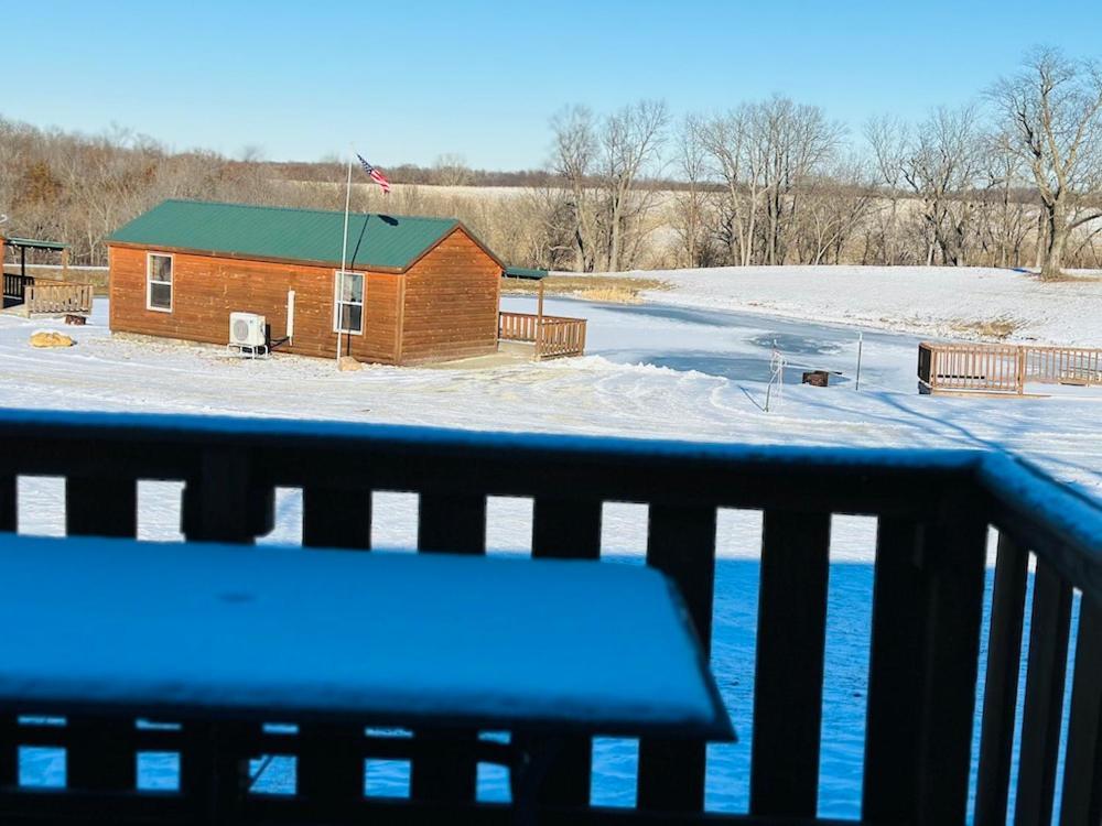 Country Cabins Hotel Chariton Extérieur photo